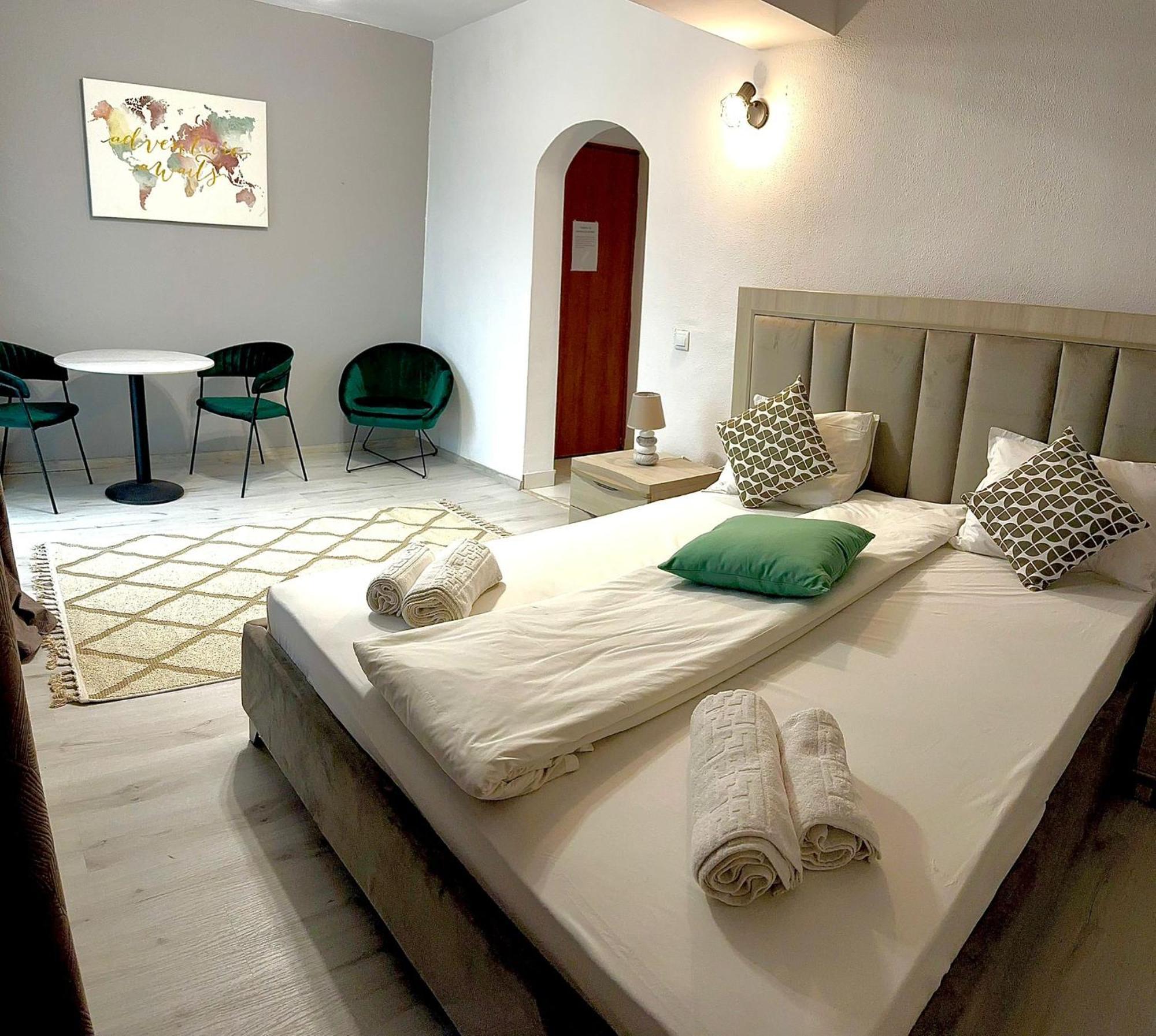 קריובה Hotel Green House מראה חיצוני תמונה
