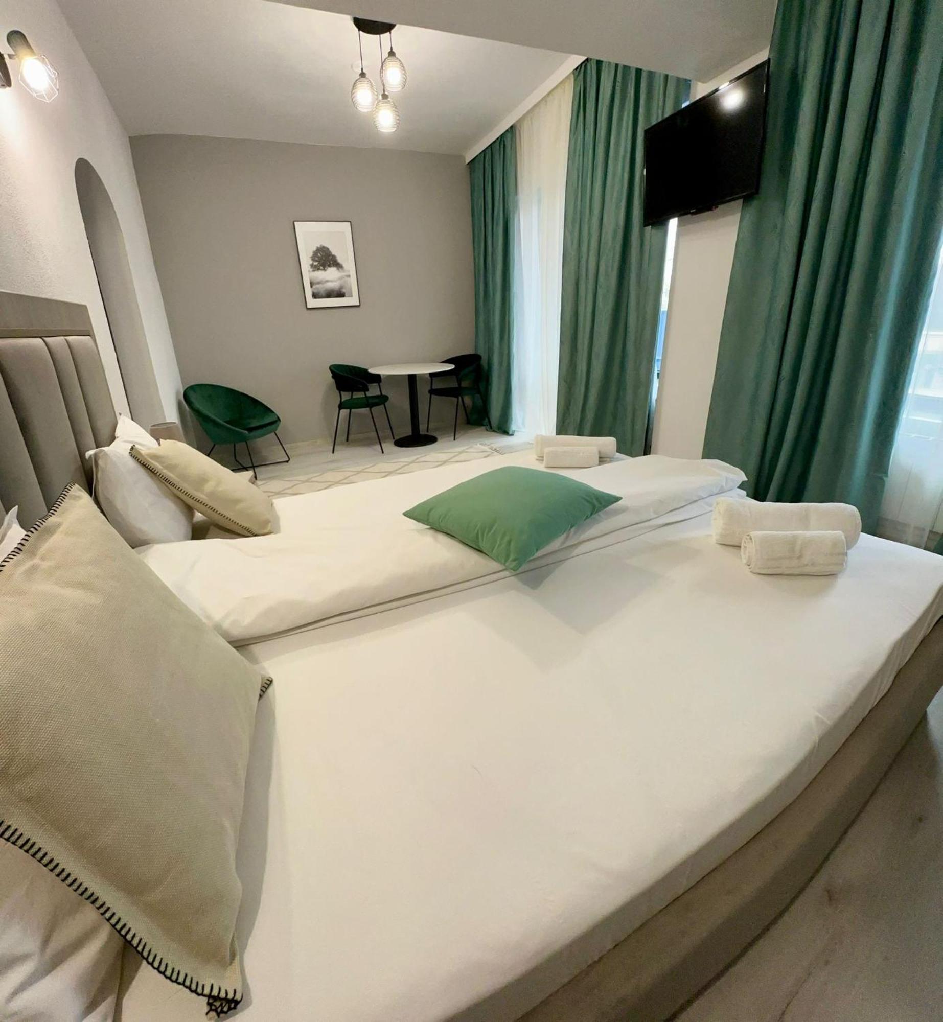 קריובה Hotel Green House מראה חיצוני תמונה